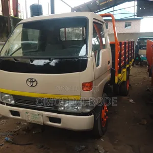 Toyota Dyna 200 2002 White