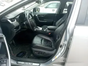 Toyota RAV4 XLE AWD 2019 Gray