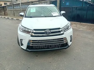 Toyota Highlander XLE 4x4 V6 (3.5L 6cyl 8A) 2017 White