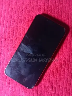 Apple iPhone 13 128 GB Red