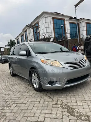Toyota Sienna 2013 Silver