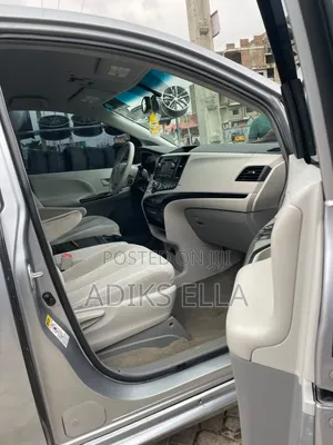 Toyota Sienna 2013 Silver