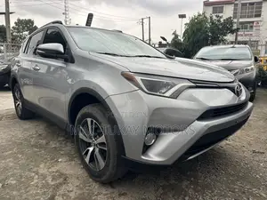 Toyota RAV4 XLE AWD (2.5L 4cyl 6A) 2016 Silver