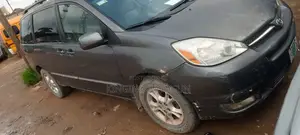 Toyota Sienna 2005