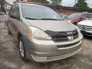 Toyota Sienna LE FWD (3.3L V6 5A) 2004 Gold