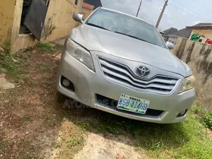 Toyota Camry 2010 Silver