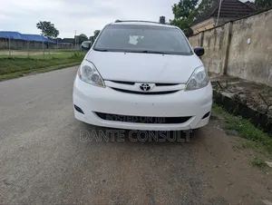 Toyota Sienna LE 2008 White