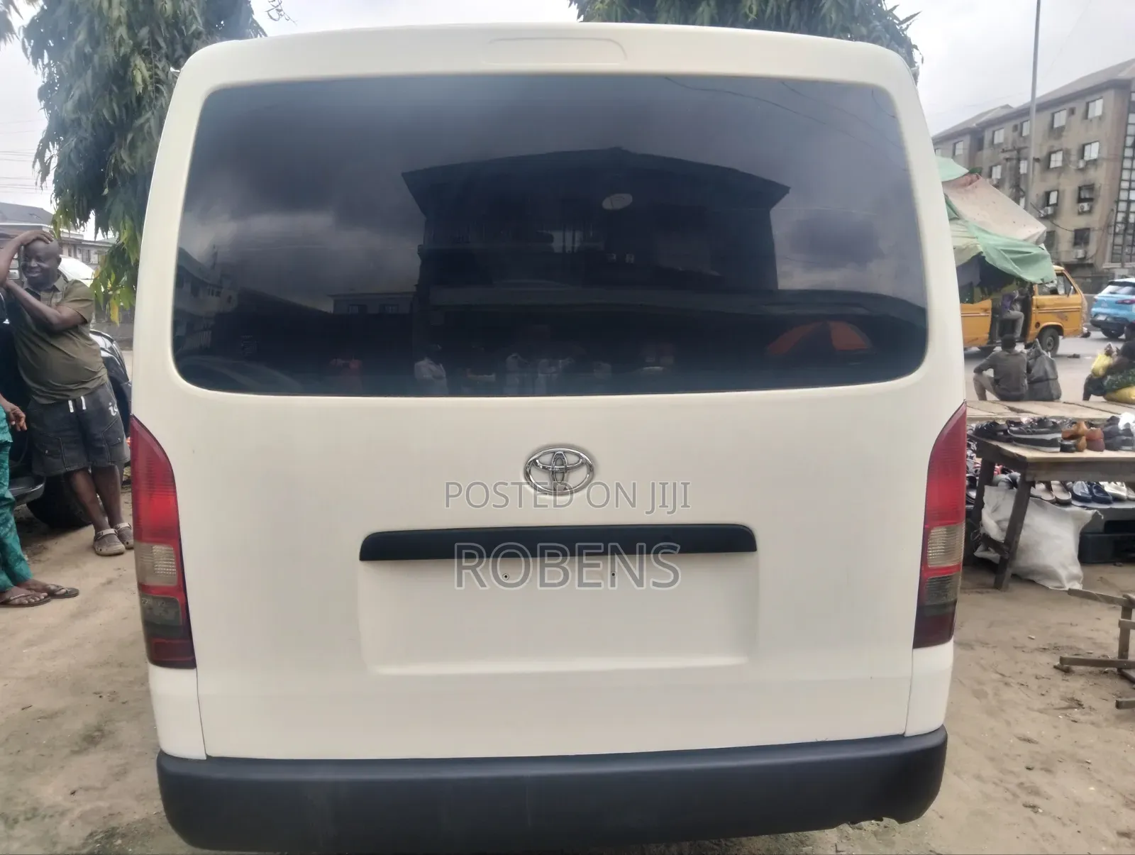 Toyota HiAce 2014 White