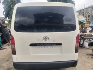 Toyota HiAce 2014 White