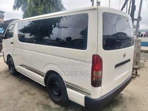 Toyota HiAce 2014 White