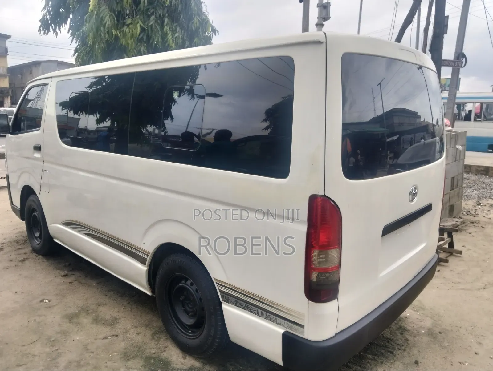 Toyota HiAce 2014 White