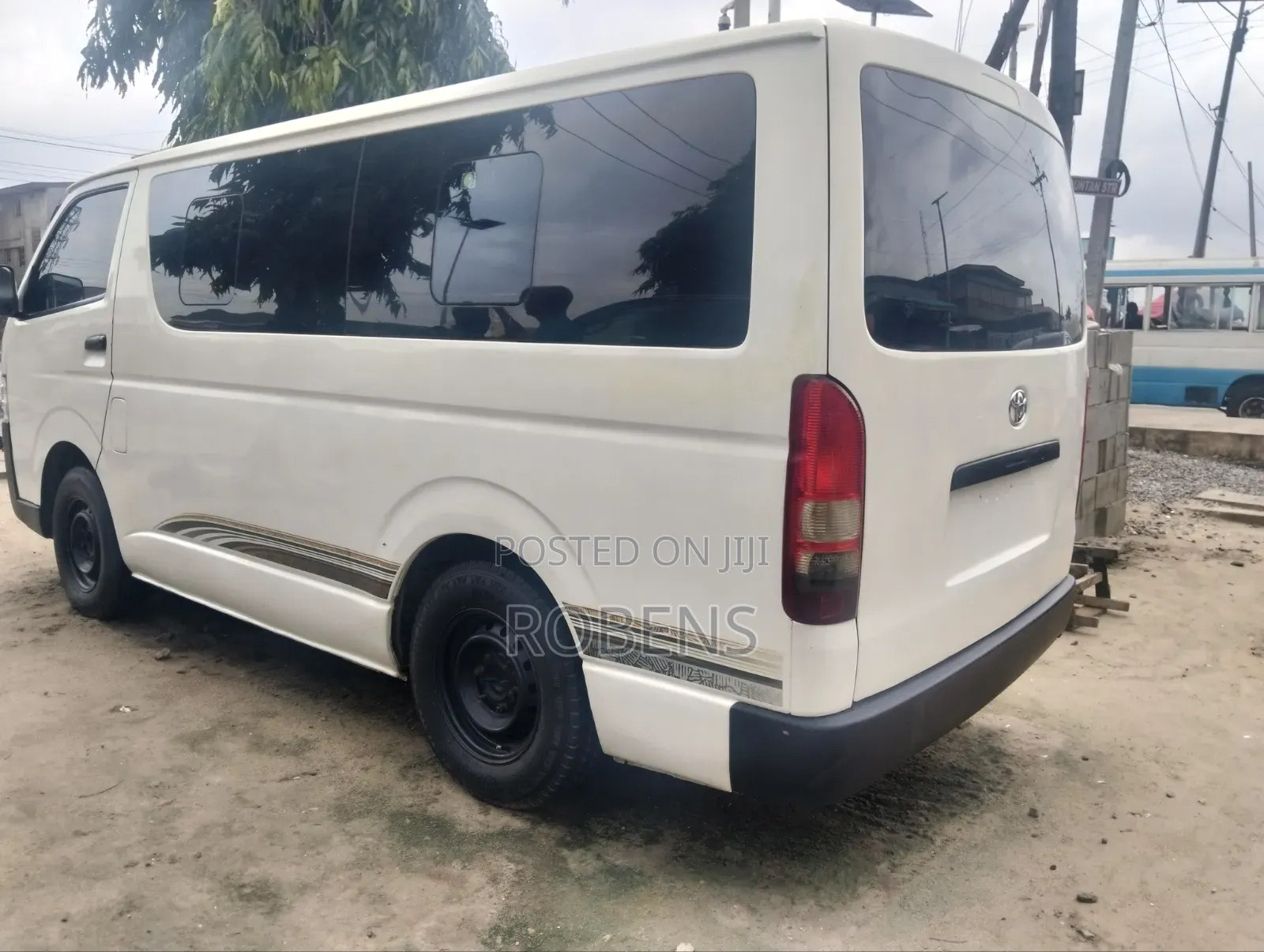 Toyota HiAce 2014 White