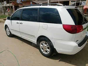 Toyota Sienna 2006 White