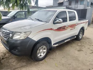 Toyota Hilux 2011 White