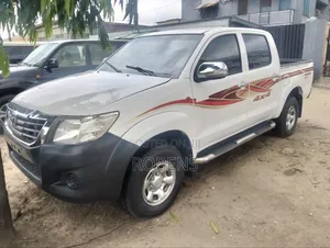 Toyota Hilux 2011 White