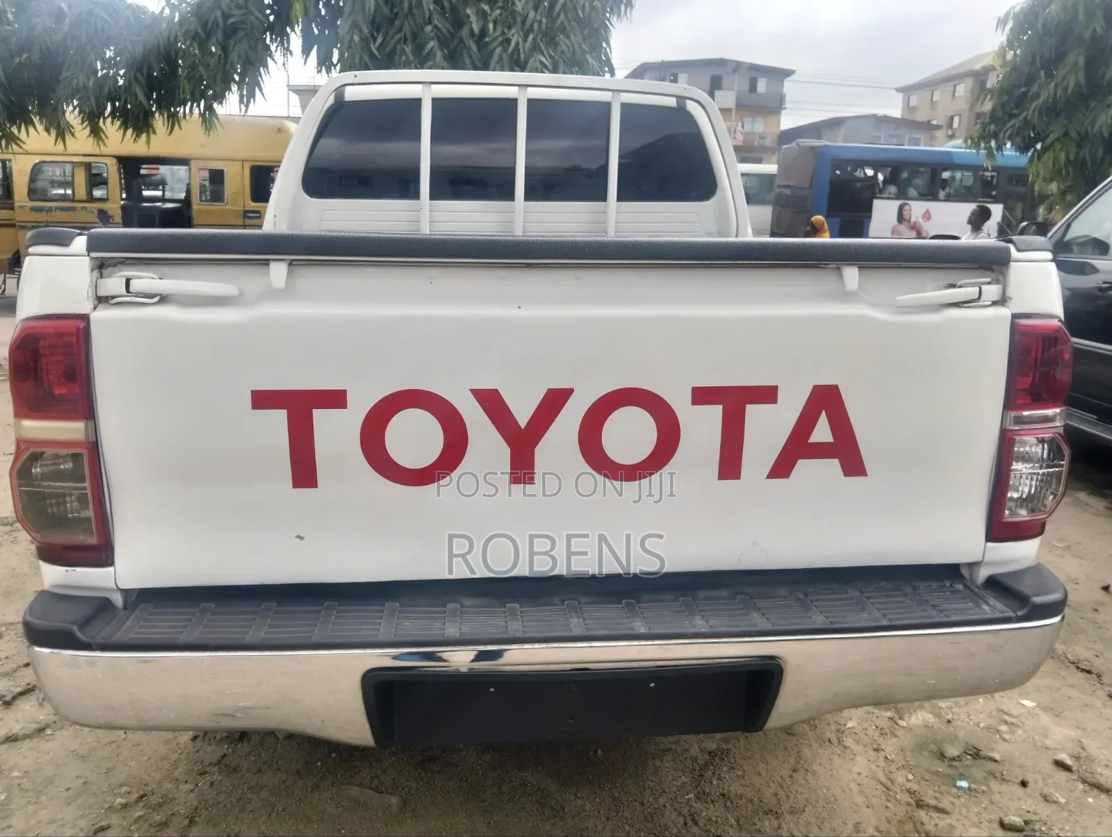 Toyota Hilux 2011 White