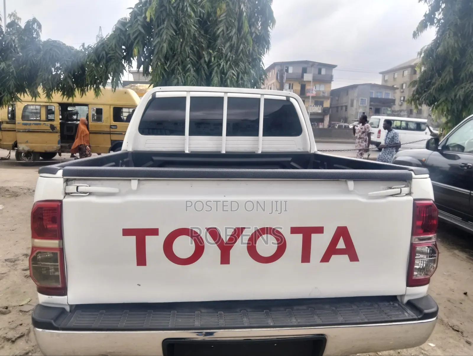 Toyota Hilux 2011 White