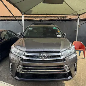 Toyota Highlander XLE V6 4x4 (3.5L 6cyl 6A) 2016 Gray