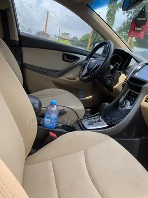 Hyundai Elantra 2012