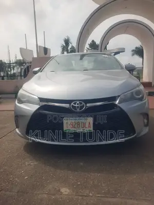 Toyota Camry SE 4dr Sedan (2.5L 4cyl 6A) 2015 Silver