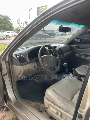 Toyota Camry LE V6 4dr Sedan (3.0L 6cyl 5A) 2006 Gold