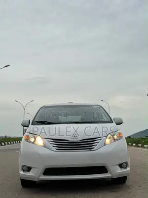 Toyota Sienna XLE 8 Passenger 2011 White