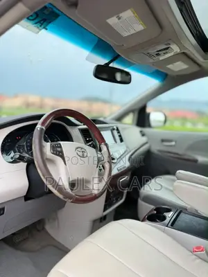 Toyota Sienna XLE 8 Passenger 2011 White