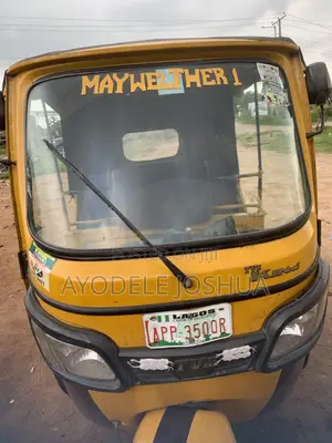TVS King Cargo 2022 Yellow