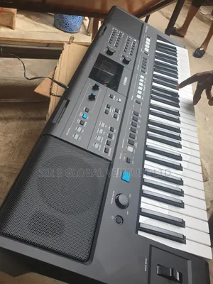 Professional Yamaha PSR-E483 Keyboard