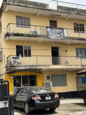 3bdrm Block of Flats in Not An Estate, Alausa for sale