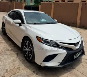Toyota Camry 2019 White