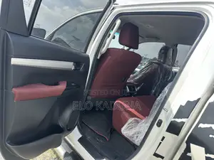 Toyota Hilux Revo Double Cab Petrol 2.7 AWD 2018 White