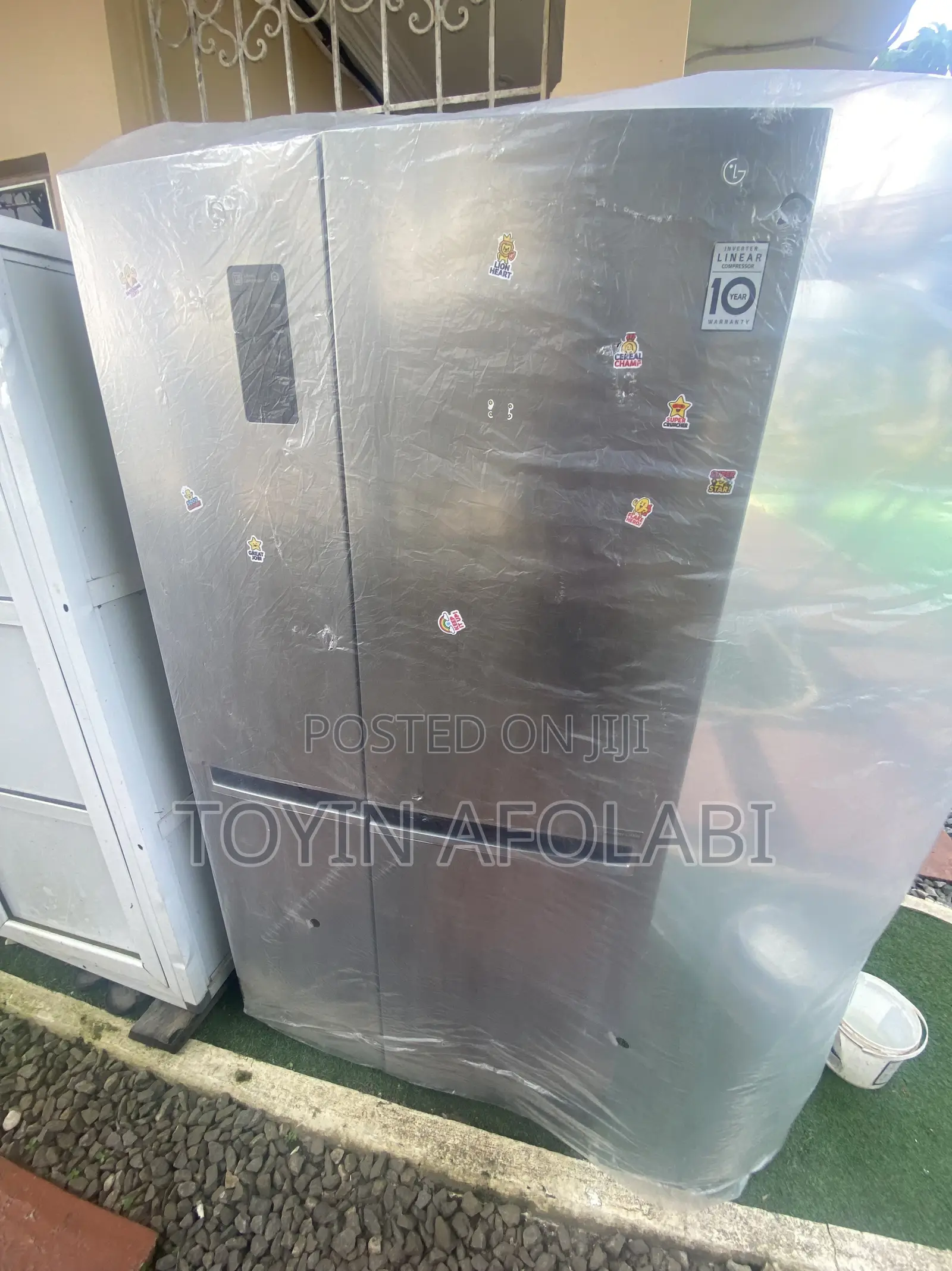 LG 687L Side-by-Side Refrigerator With Inverter Linear Compressor