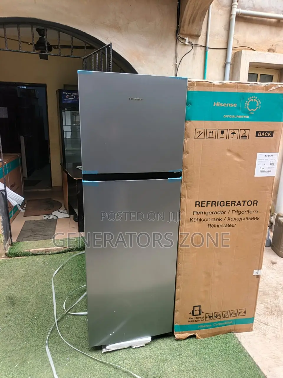 Hisense 360L Refrigerator Strong Performance