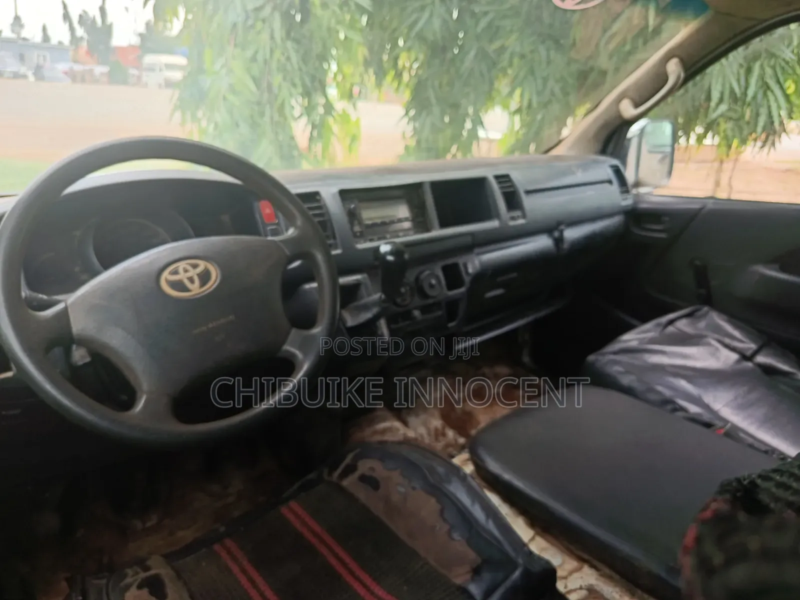 Toyota HiAce 2012