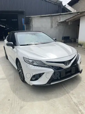 Toyota Camry LE FWD (2.5L 4cyl 8AM) 2018 White