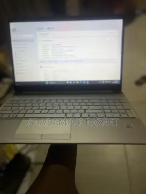 Laptop HP 15-dw1197nia 8GB Intel Core i5 HDD 1T