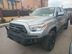 Toyota Tacoma 2022 Silver