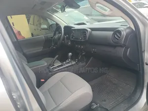 Toyota Tacoma 2022 Silver