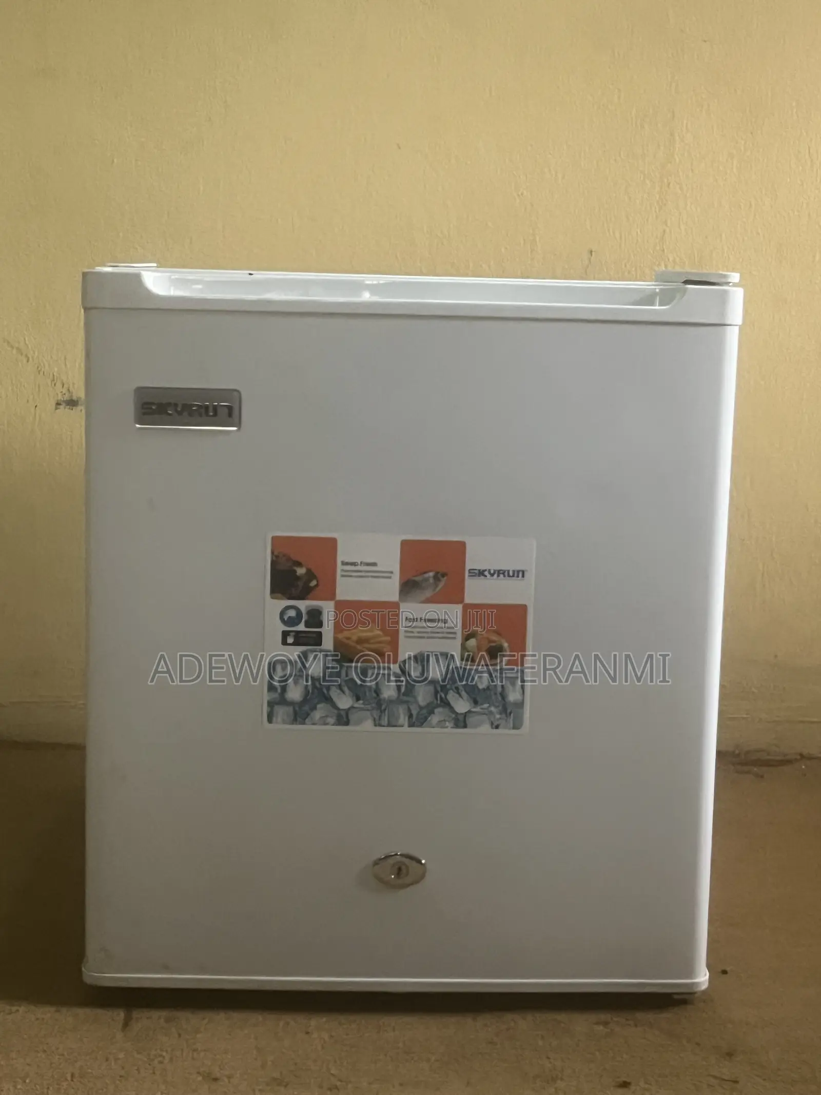 Skyrun Table Fridge