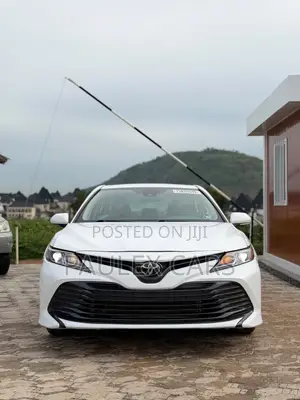 Toyota Camry LE (2.5L 4cyl 8A) 2019 White