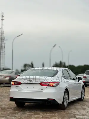 Toyota Camry LE (2.5L 4cyl 8A) 2019 White