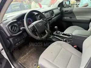 Toyota Tacoma 2022 Silver