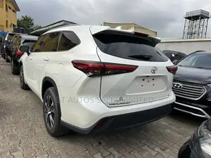 Toyota Highlander XLE AWD 2020 Off white