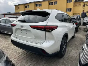 Toyota Highlander XLE AWD 2020 Off white