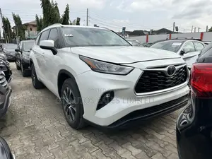 Toyota Highlander XLE AWD 2020 Off white