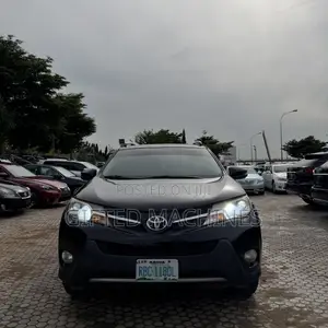 Toyota RAV4 XLE 4dr SUV AWD (2.5L 4cyl 6A) 2015 Black