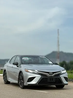 Toyota Camry 2018 Silver
