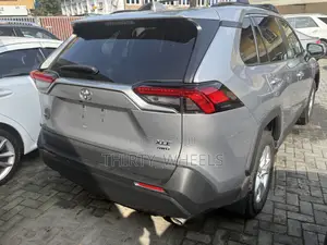 Toyota RAV4 2022 Silver