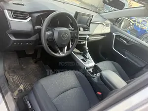 Toyota RAV4 2022 Silver